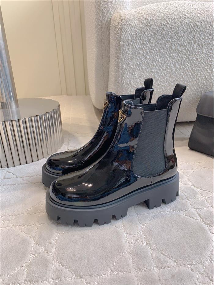 2025112818521899 370